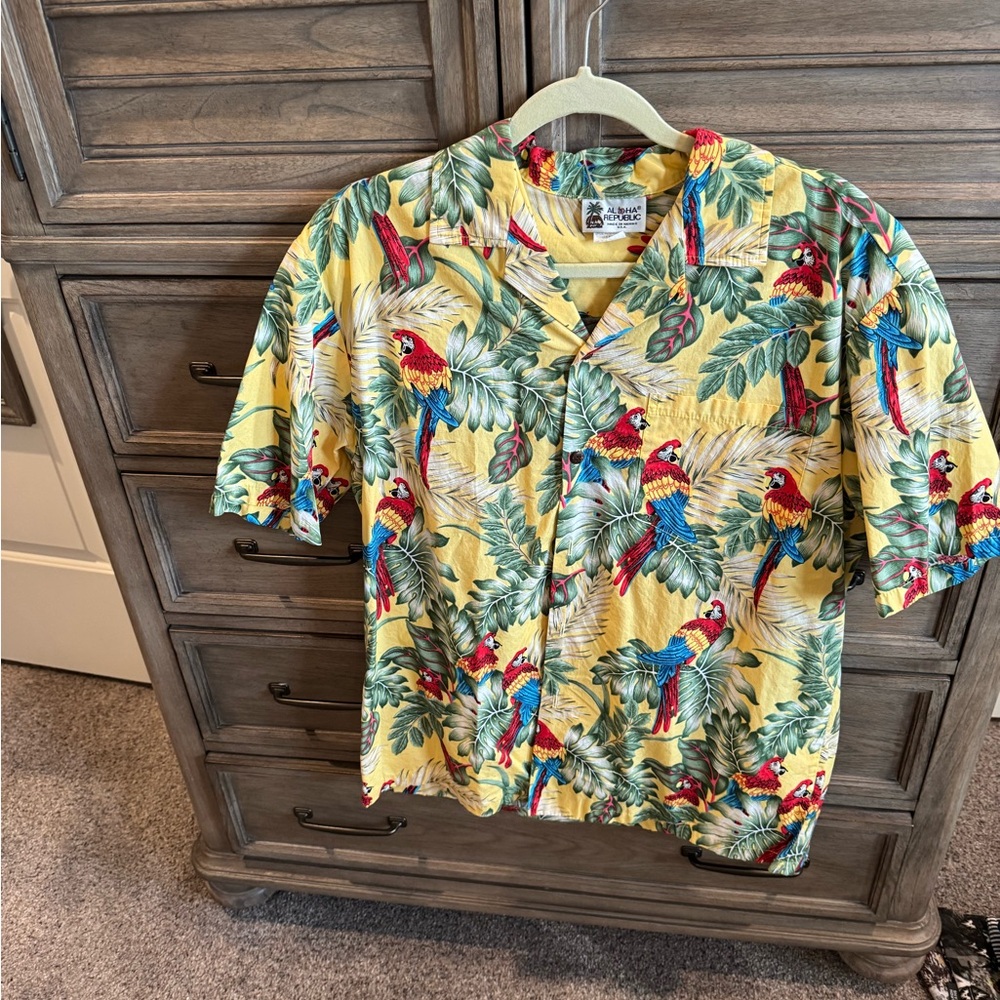 Tropical Vibes Yellow Parrot Print Shirt